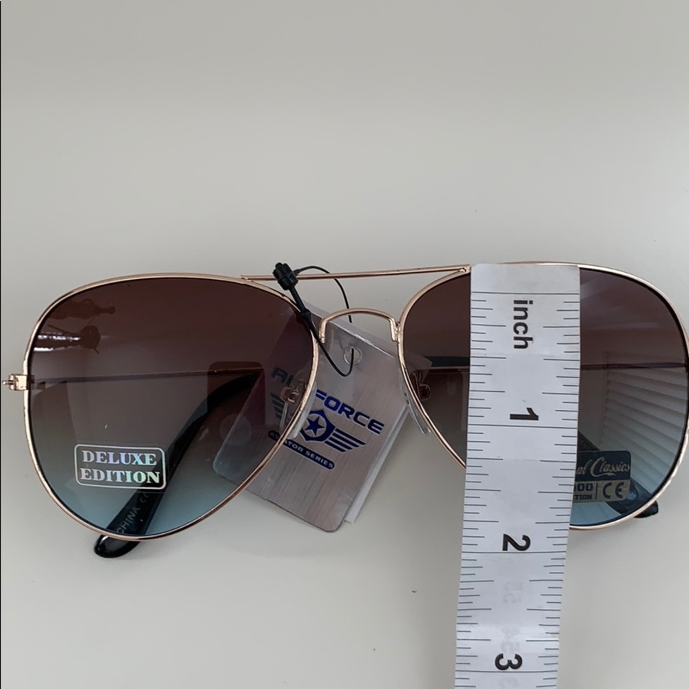 ๐ ๐ SUNGLASSES - Picture 6 of 7